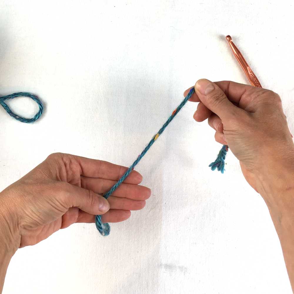 making a slip knot step 1