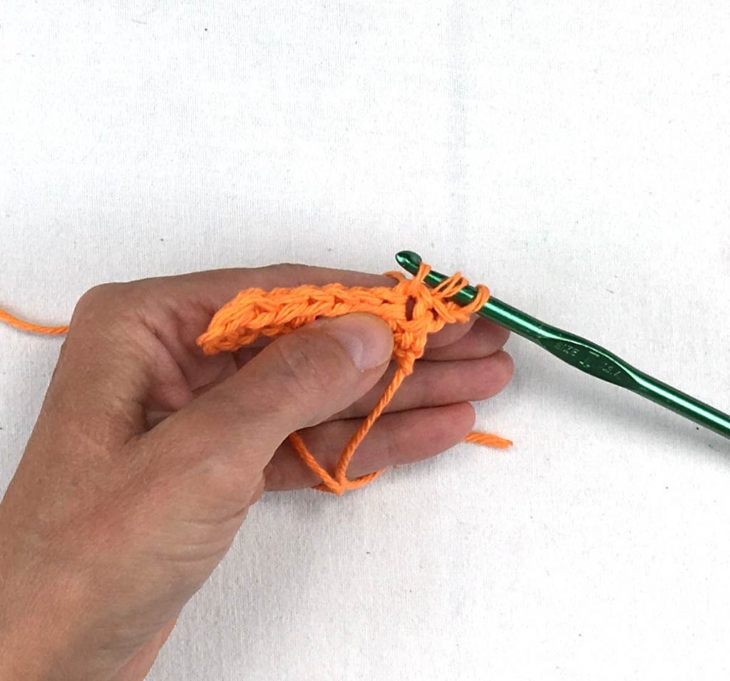 Pulling a yarn loop