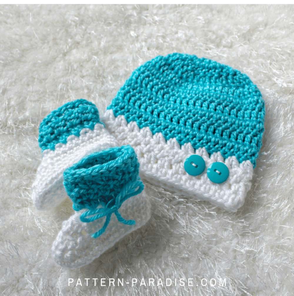 image of turquoise and white crochet hat and booties